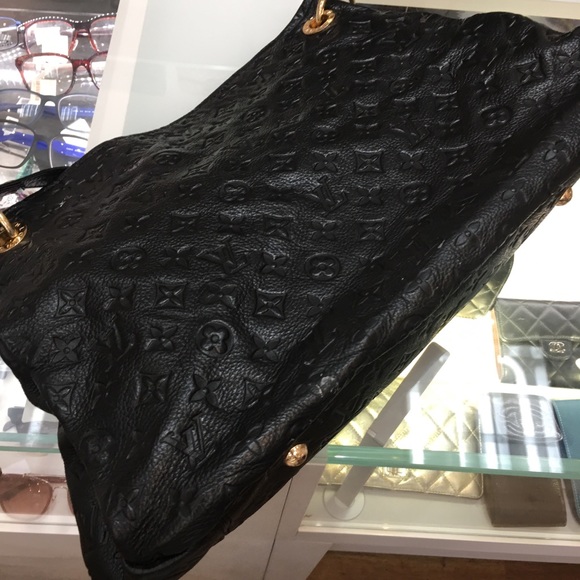 LV Hand Bag - Picture 2 of 8